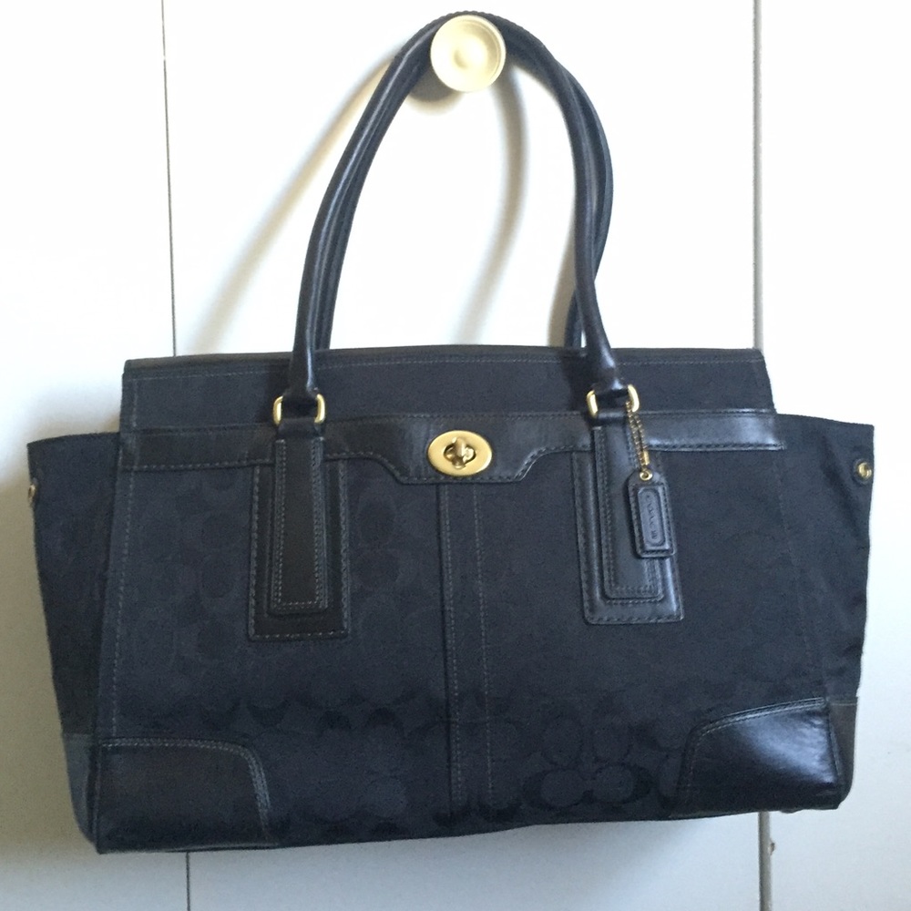 AUTHENTIC COACH PURSE - Picture 2 of 3